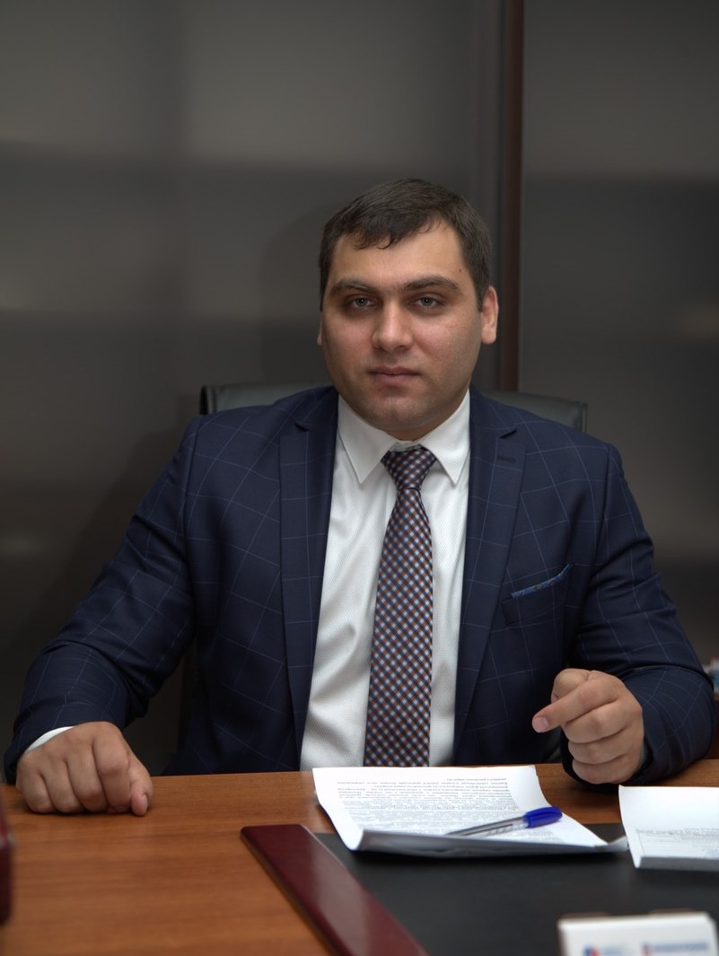 Поздравление с Новым годом и Рождеством от генерального директора ВК «Красноярская ярмарка» Артема Ромиковича Мурадяна Поздравление с Новым годом и Рождеством от генерального директора ВК «Красноярская ярмарка» Артема Ромиковича Мурадяна