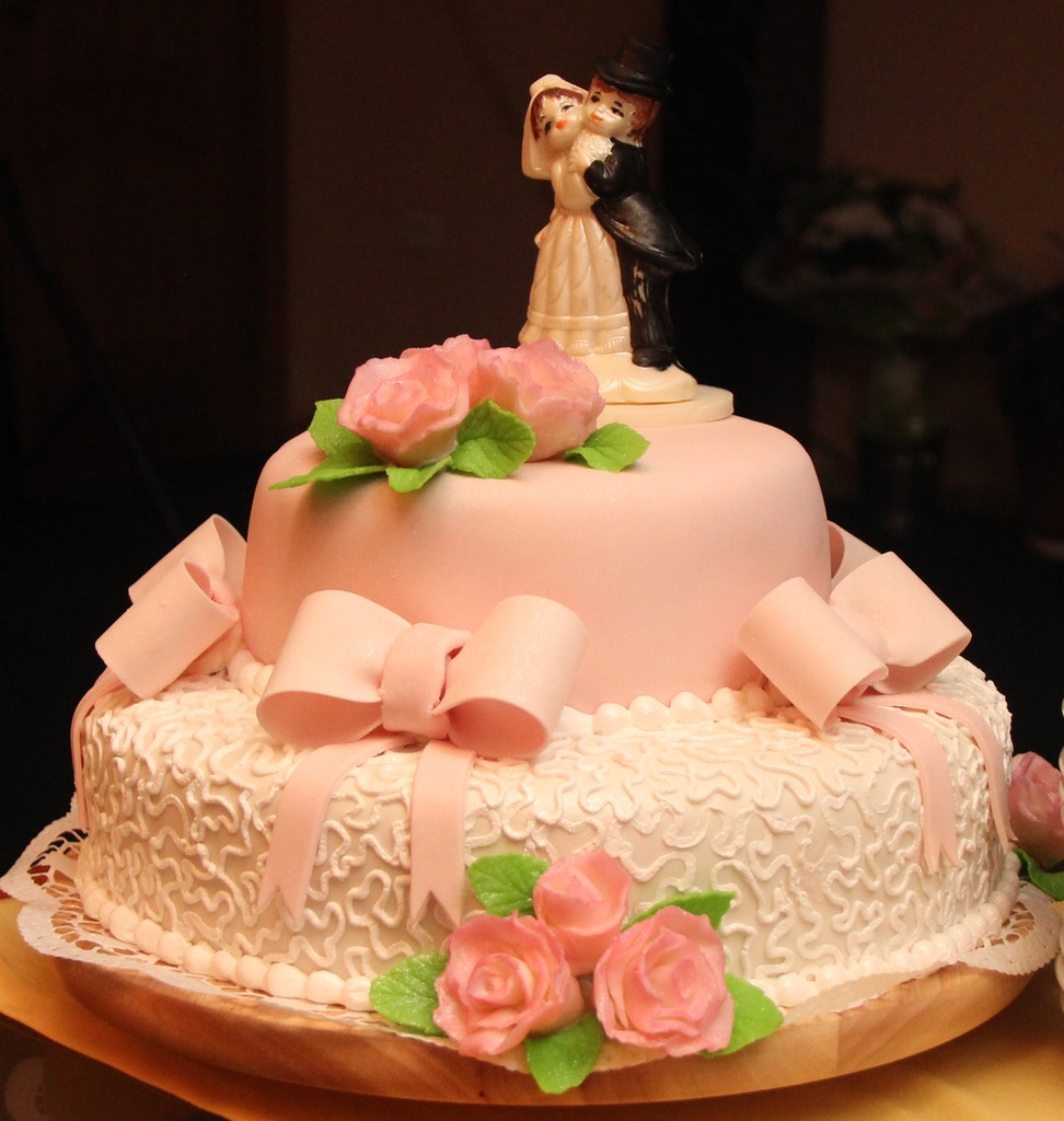 Торты и другие сладости к празднику можно заказать на выставке «Свадебный салон»